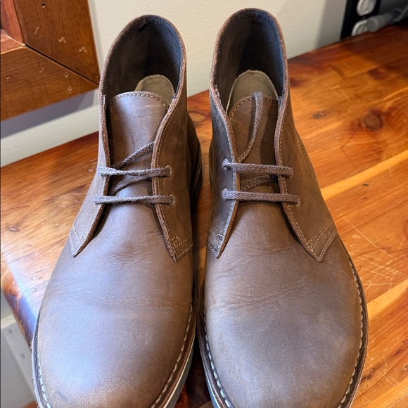 Men's Brown Leather Clarks desert Boots - Picture 5 of 9